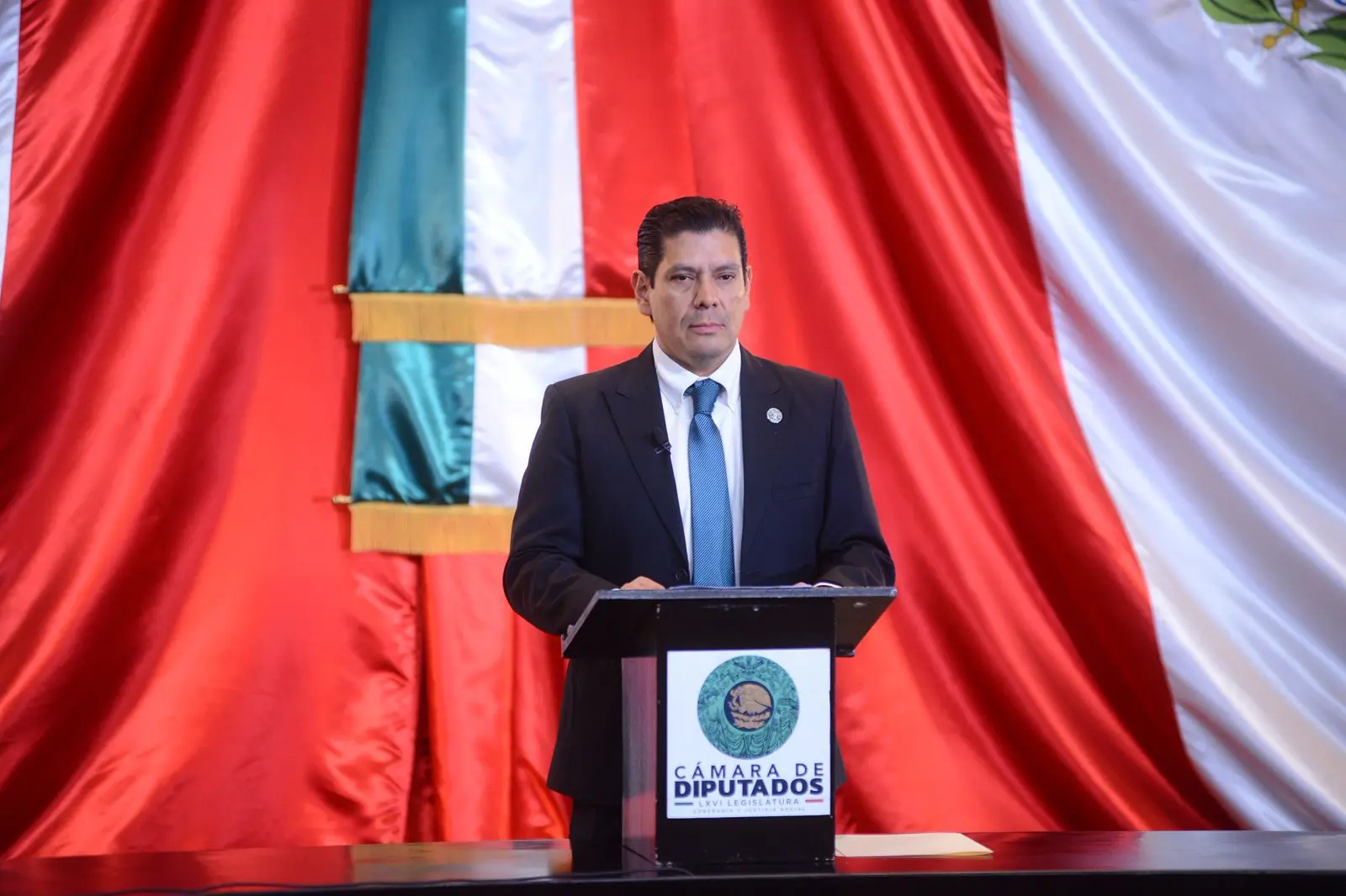 Ernesto Núñez presenta iniciativa para tipificar la “adulteración química” de bebidas y combatir el “drink spiking”