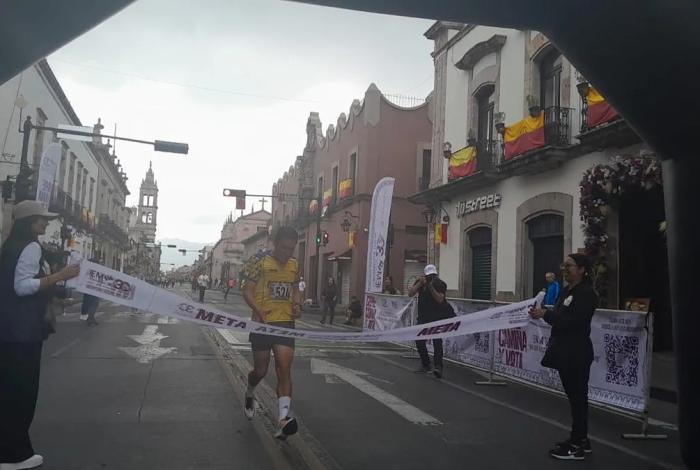 Ernesto Viveros gana carrera del IEM; convocan a votar el 1 de junio