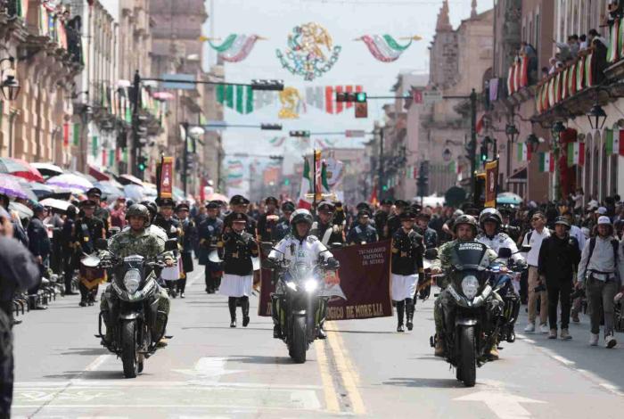 Espectacular desfile en honor a Morelos, corona el programa patrio en Morelia