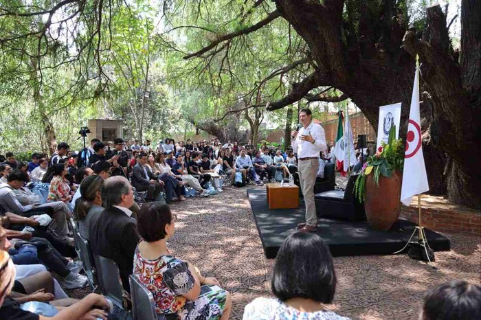 Estudiantes de la UNLA reciben a Alfonso para escuchar su proyecto por Morelia