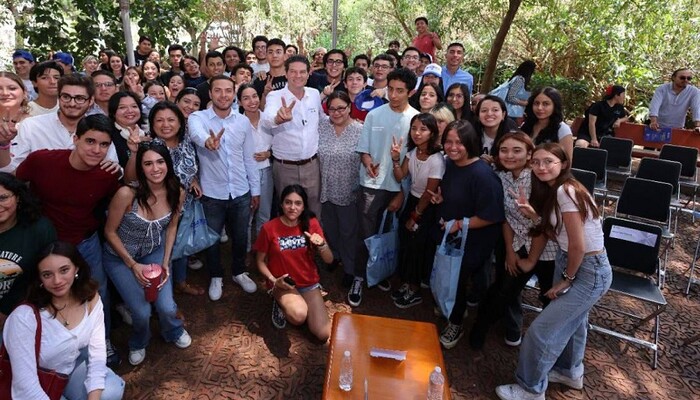 Estudiantes de la UNLA reciben a Alfonso para escuchar su proyecto por Morelia