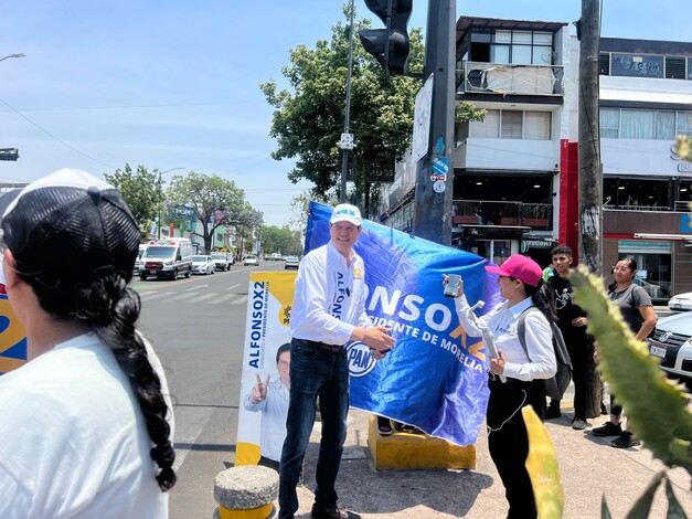 Estudiantes de Medicina topan a Alfonso: necesitamos apoyo, claman