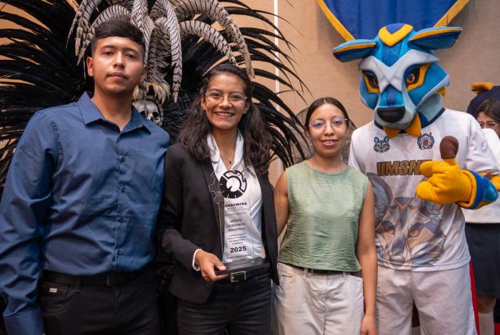 Estudiantes nicolaitas reciben el Reconocimiento al Mérito Académico Industrial
