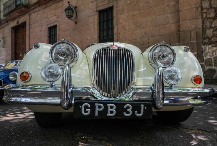 Exhibición de autos antiguos en la Calzada de San Diego, un festín para las familias