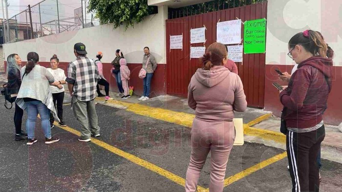 Exigen madres de familia reducción de cooperación voluntaria en primaria de Morelia