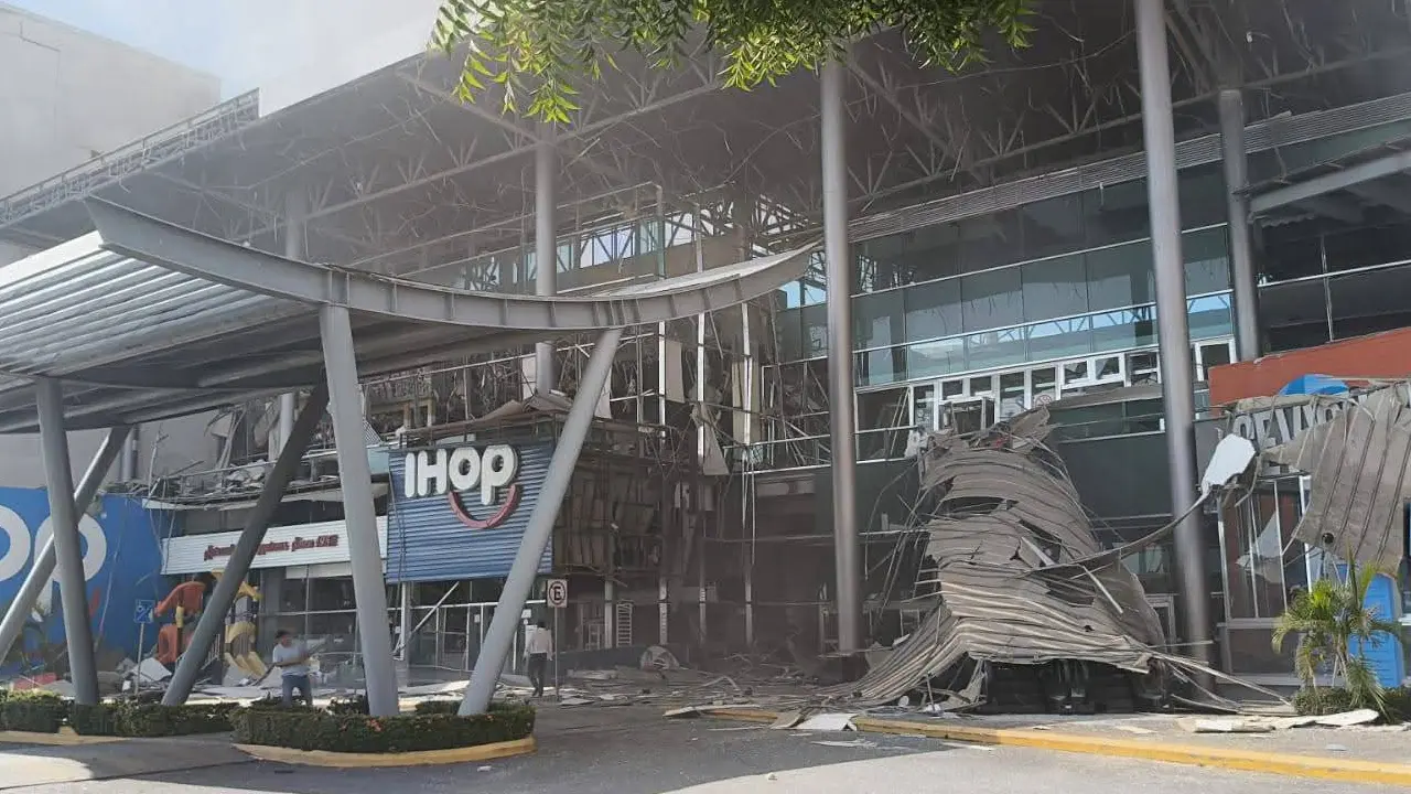 Explosión en plaza comercial de Tabasco deja al menos 14 heridos