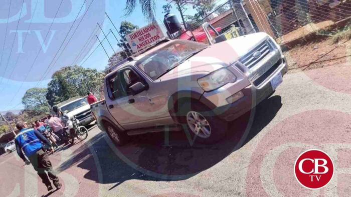 Explota camioneta con pirotecnia en Taretan