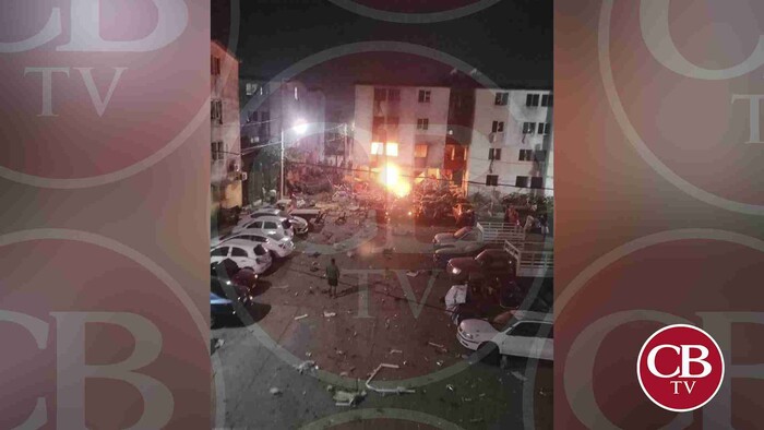 Explota edificio y destruye 8 viviendas en Lázaro Cárdenas