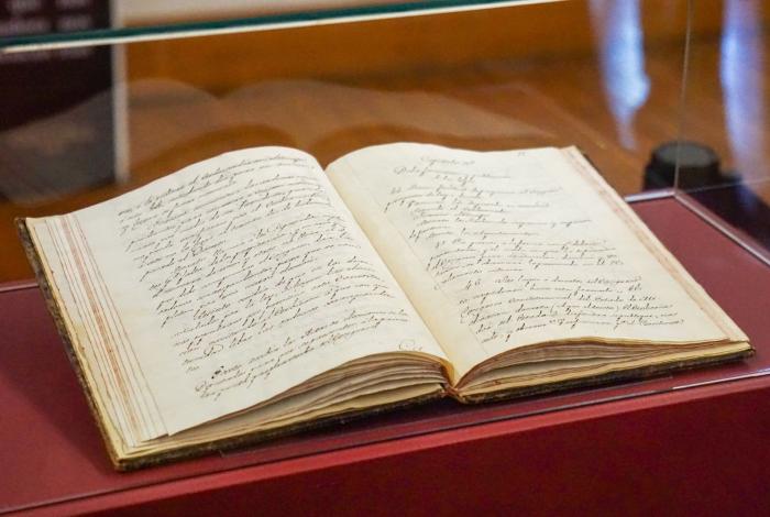 Exponen primera Constitución de Michoacán en Palacio de Gobierno