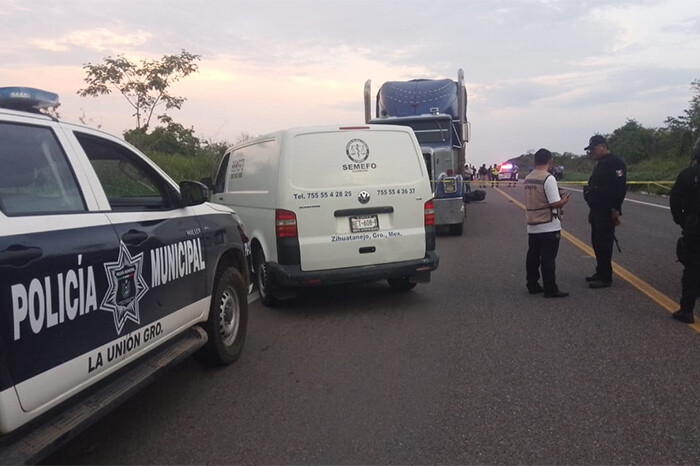 Fallece motociclista tras chocar por alcance con un tractocamión en la Siglo XXI