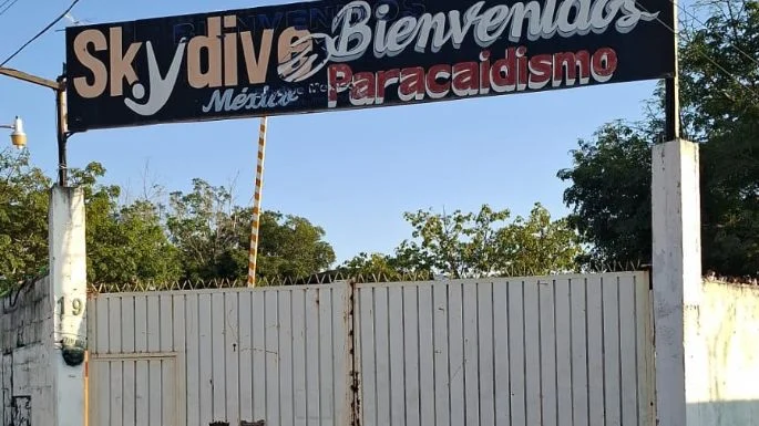 Fallece mujer canadiense al fallar paracaídas sobre el lago de Tequesquitengo, Morelos