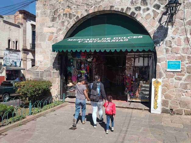 Falta más difusión al Mercado de Dulces y Artesanías de Morelia; comerciantes