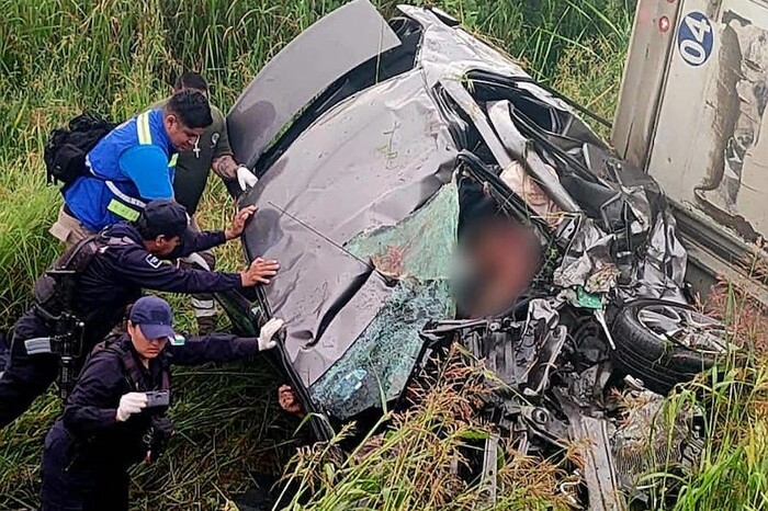 Familia de Morelia choca en la Morelia-Zinapécuaro; hay un muerto y cuatro lesionados