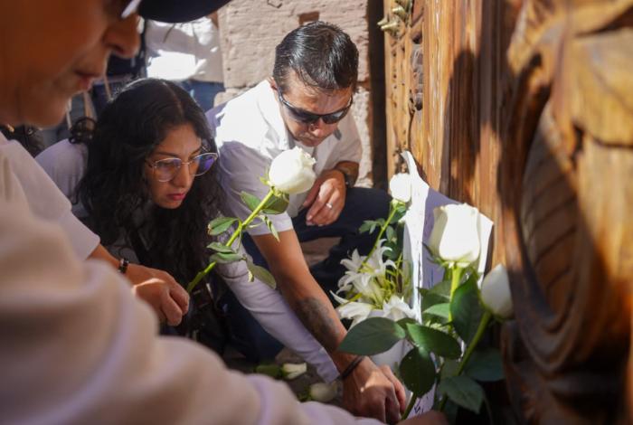 Familiares de intérpretes de LSM y su hija llaman a exigir justicia