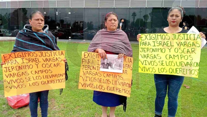 Familiares de jóvenes desaparecidos de Tanaco, piden justicia afuera de la FGE