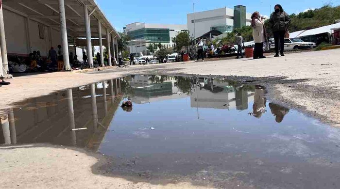 Familiares de pacientes aseguran que no han escuchado sobre aumento de casos de dengue en Hospital Civil