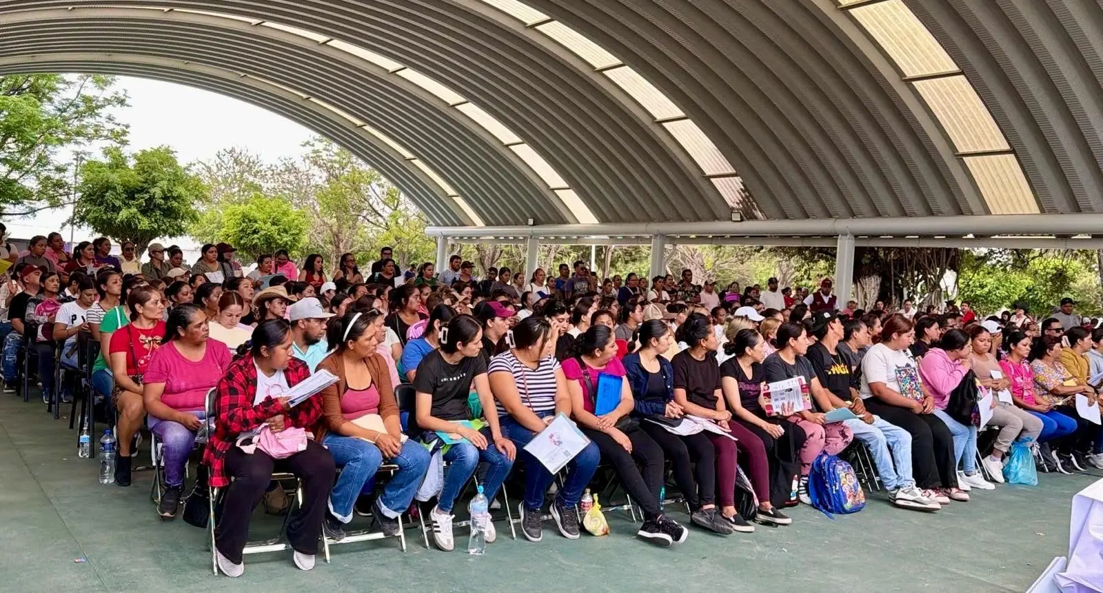 Familias de todo el estado reciben apoyo de la Beca Rita Cetina: SEE
