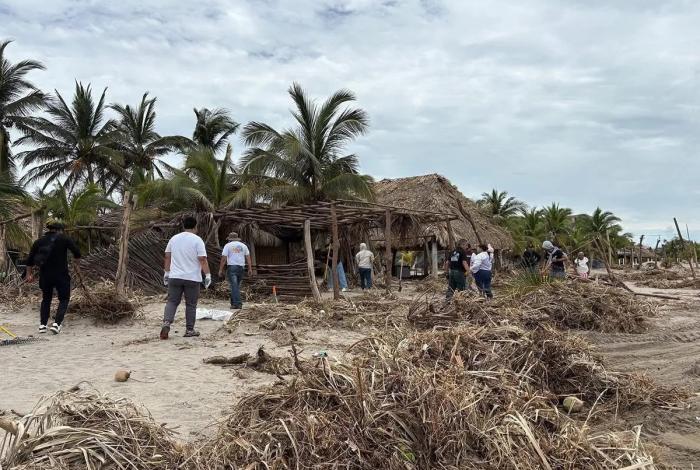 Familias piden ayuda tras Huracán Erick  en Oaxaca