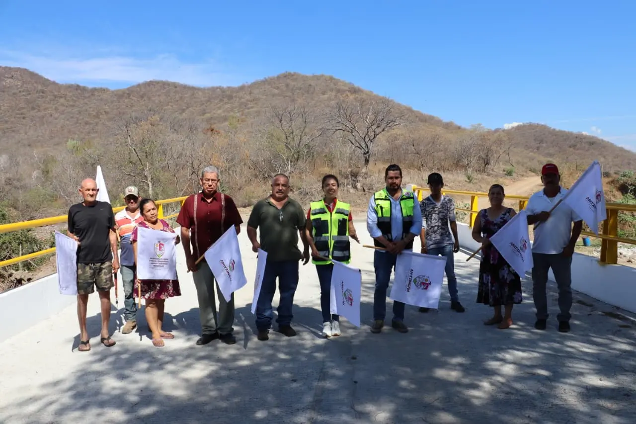 Fanny Arreola entregan Puente del Lindero, obra que fortalece la conectividad rural en Apatzingán