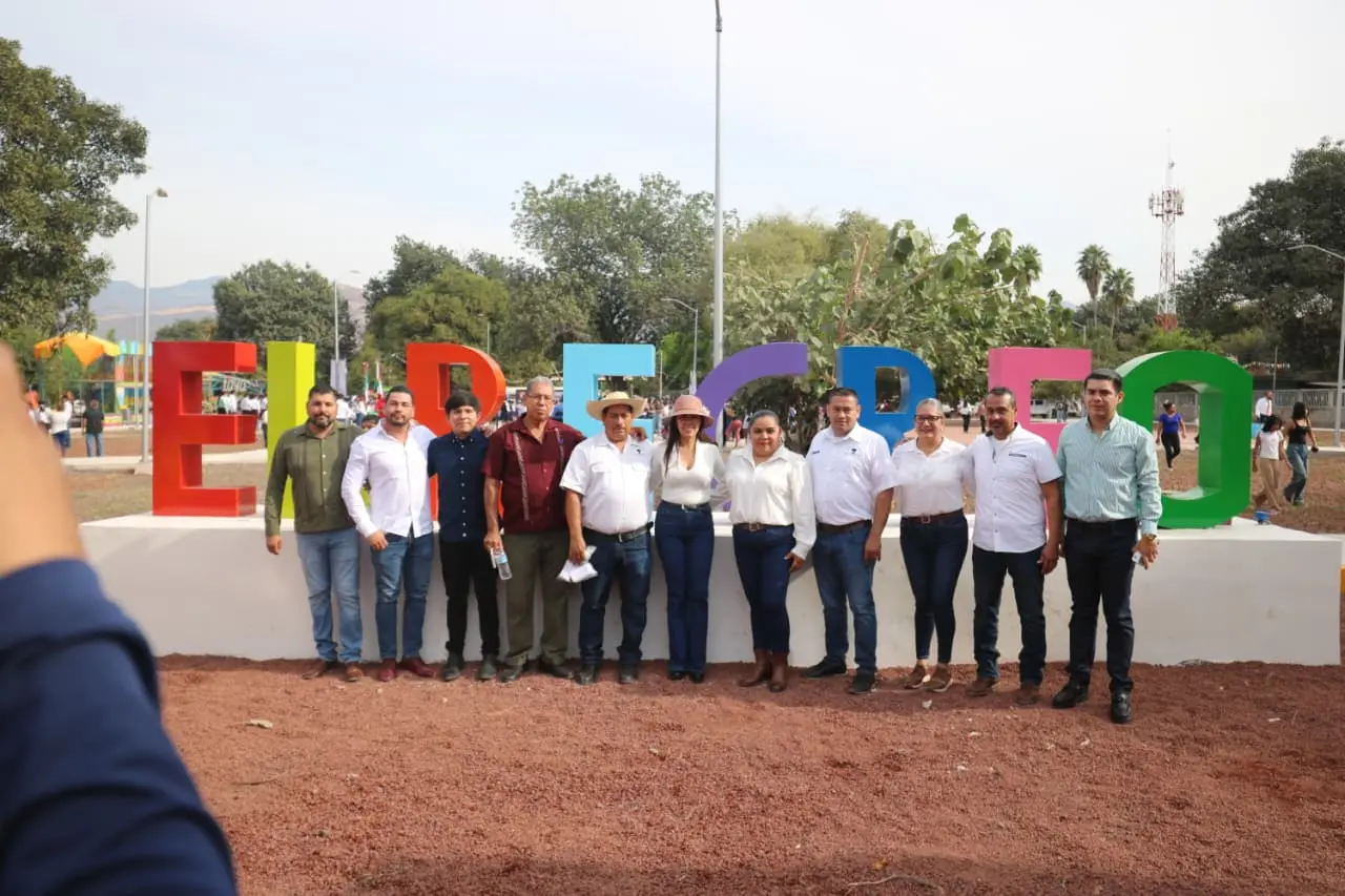 Fanny Arreola inaugura plaza principal en el 85 aniversario del Ejido El Recreo
