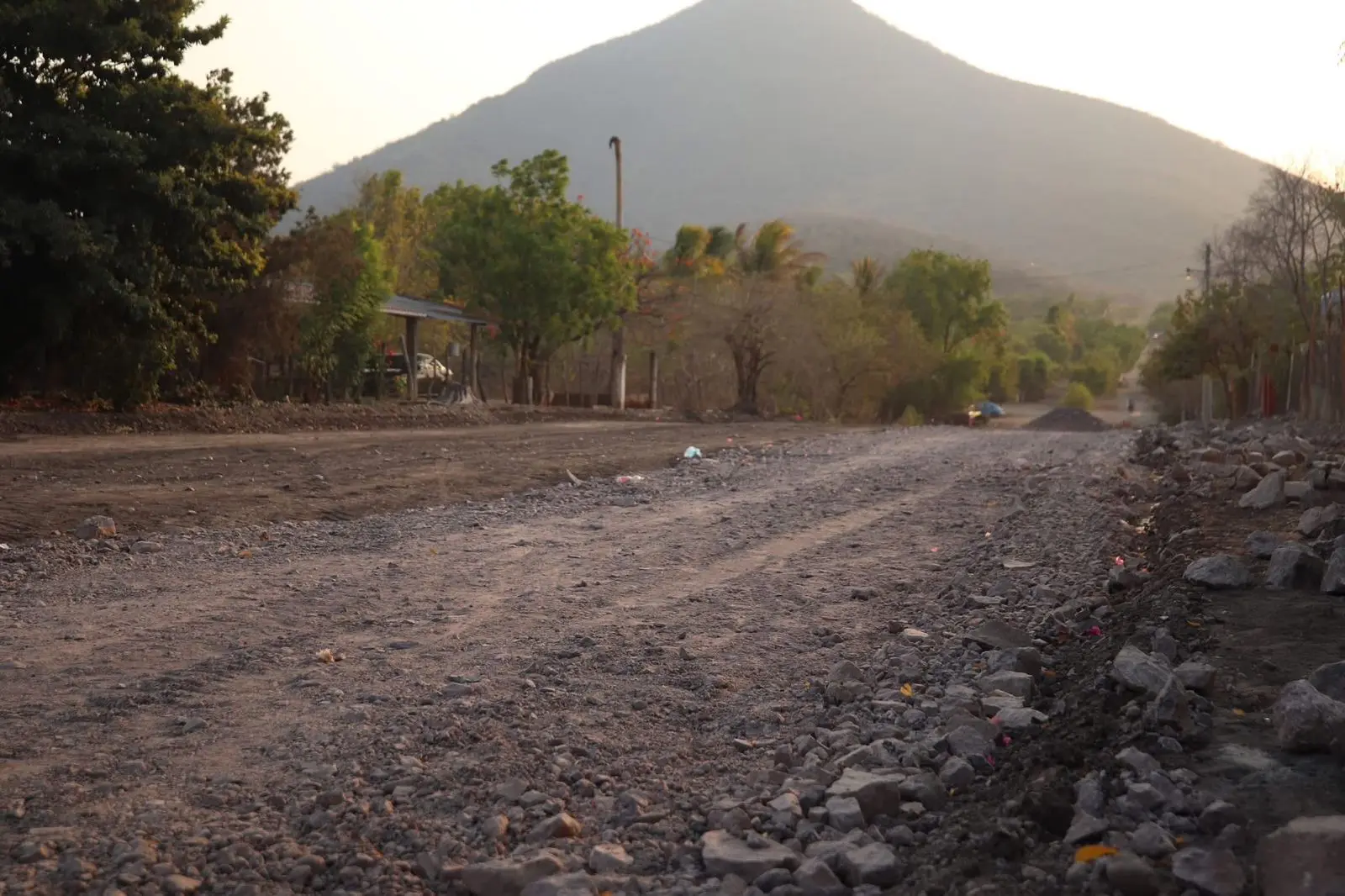 Fanny Arreola inauguró formalmente la obra de pavimentación hidráulica a la calle principal de la cofradía
