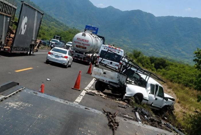Fatal accidente en la Siglo XXI: dos muert0s y 7 les10nados