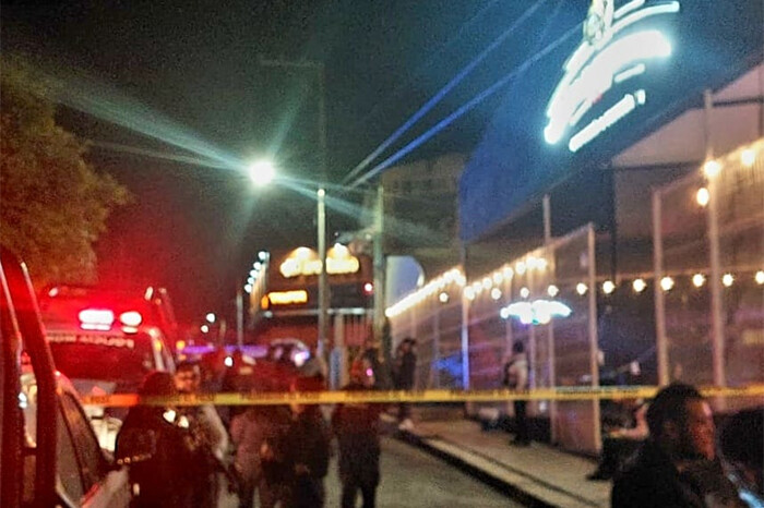 ¡Fatal festejo! Balean a un joven en un bar de Morelia y muere camino al hospital