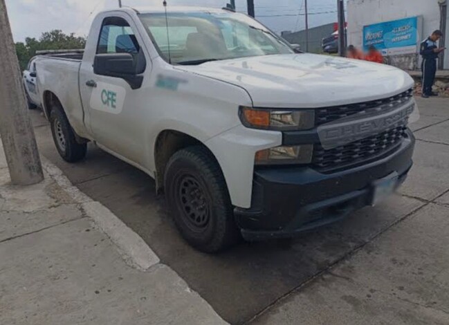 Federales investigan robo de camioneta de la CFE