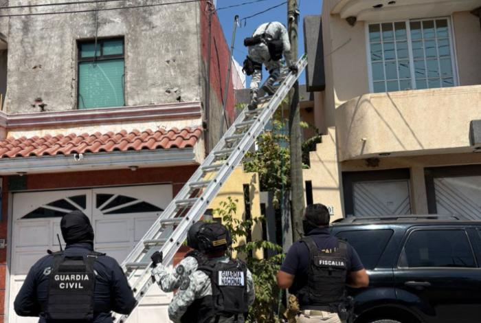 FGE desmantela red de vigilancia ilegal en Apatzingán; aseguran 11 cámaras “parásitas”