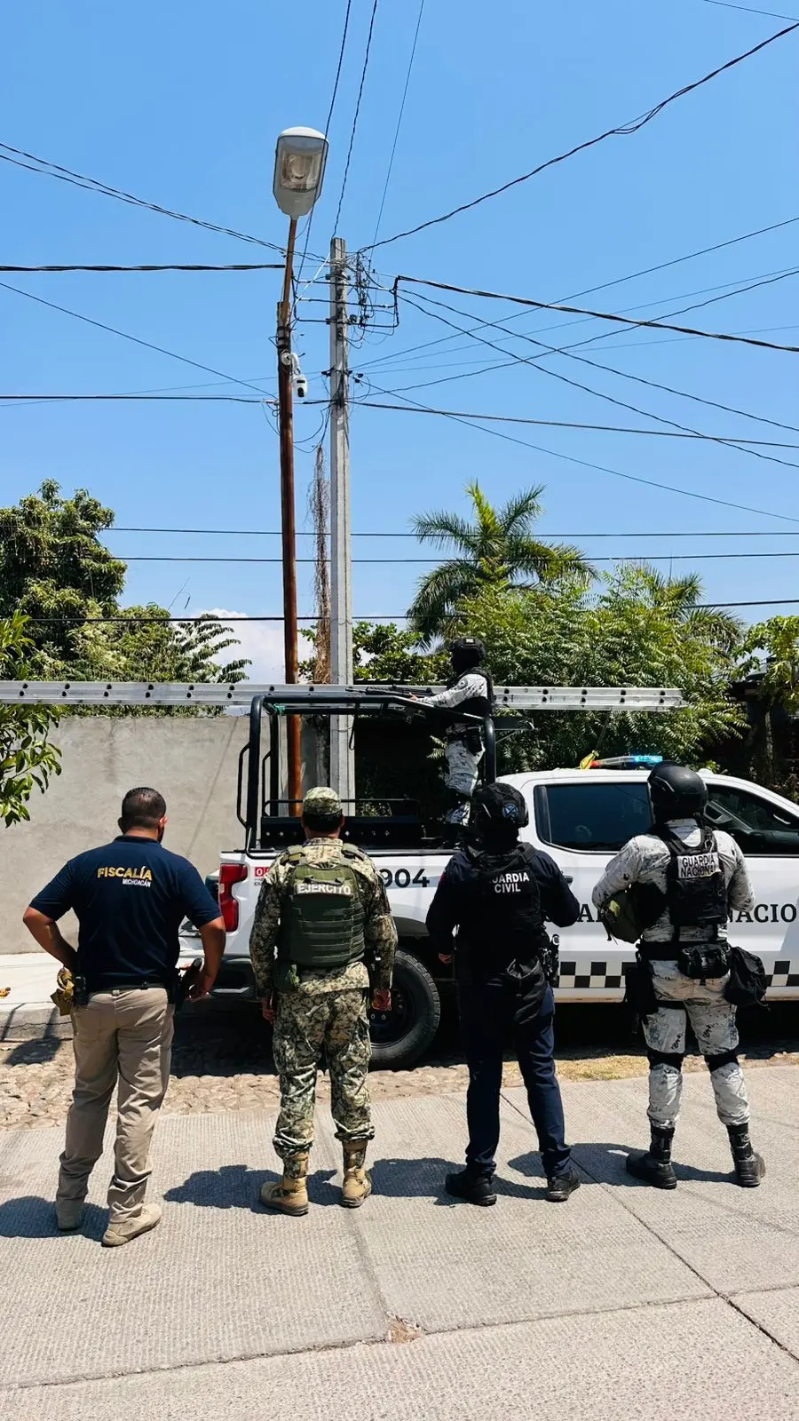 FGE desmantela red de vigilancia ilegal en Apatzingán