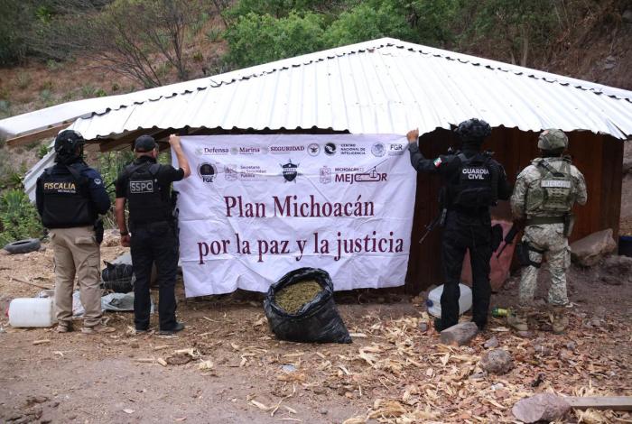 FGE ejecuta 2 cateos en San José de las Cidras; aseguran armas, droga y vehículos