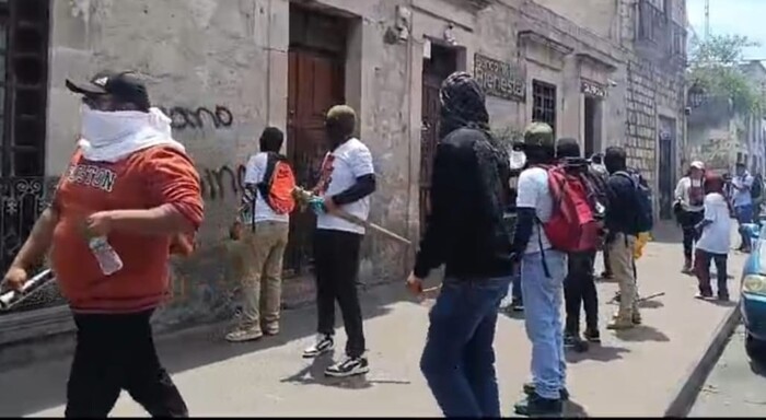 FGR busca a comuneros de Arantepakua que dañaron oficinas del SAT y del Banco Bienestar