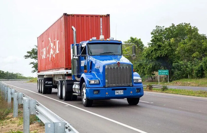 FGR inicia investigación por robo de tractocamión en autopista Siglo XXI