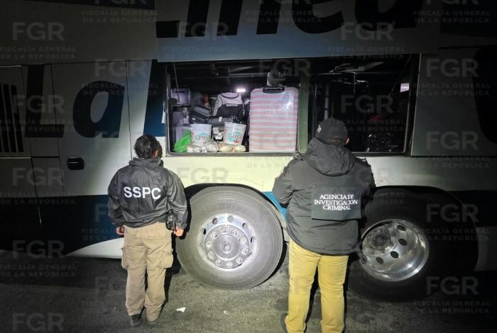 FGR Y SSPC aseguran granadas de fragmentación y cartuchos en autobús de pasajeros