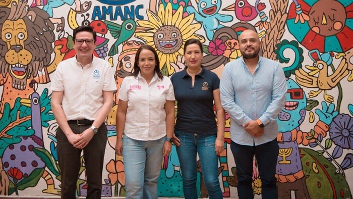 Firma Andrea Villanueva compromiso en pro de niños con cáncer