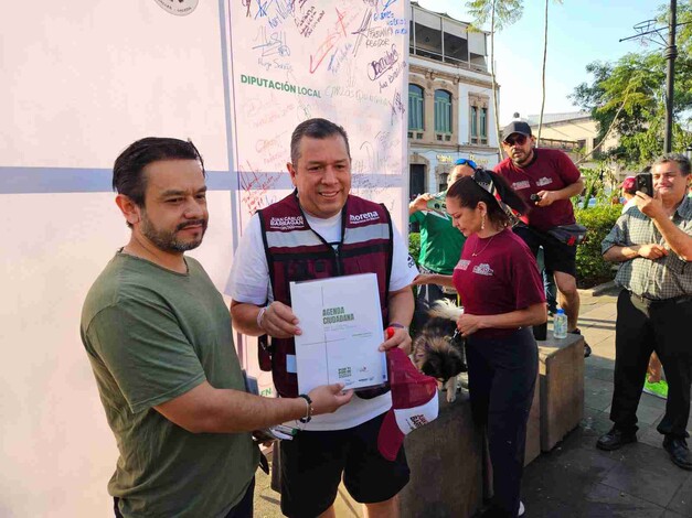 Firma Juan Carlos Barragán la Agenda Ciudadana en beneficio de morelianos