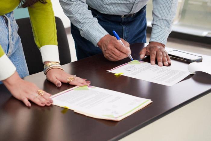 Firma Yohana Mendoza convenio con la secretaría de Salud e IMSS-Bienestar para ampliar servicios de salud gratuitos en Ario