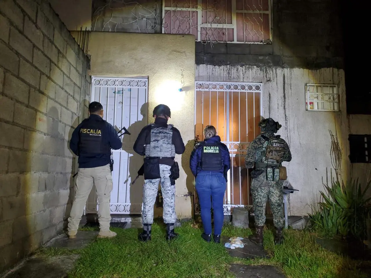 Fiscalía General asegura mil 602 dosis de narcóticos durante tres cateos; hay tres detenidos