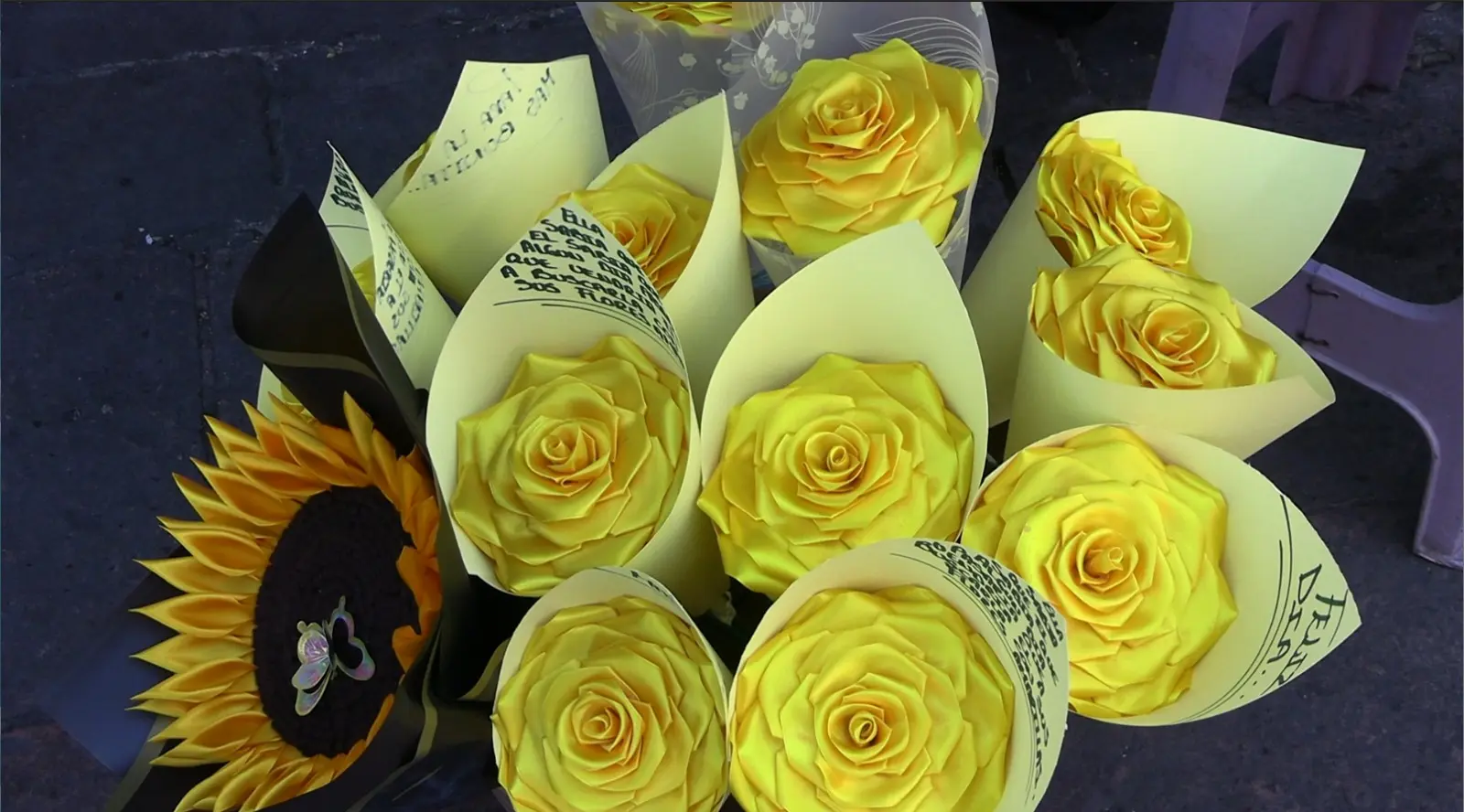 Flores amarillas: entre el detalle simbólico y la presión social en primavera