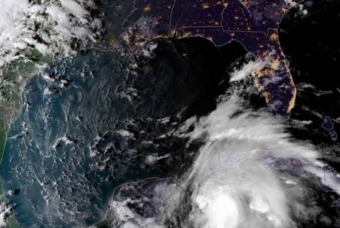 Florida declara la emergencia ante el avance de Isaías, que el jueves podría ser huracán