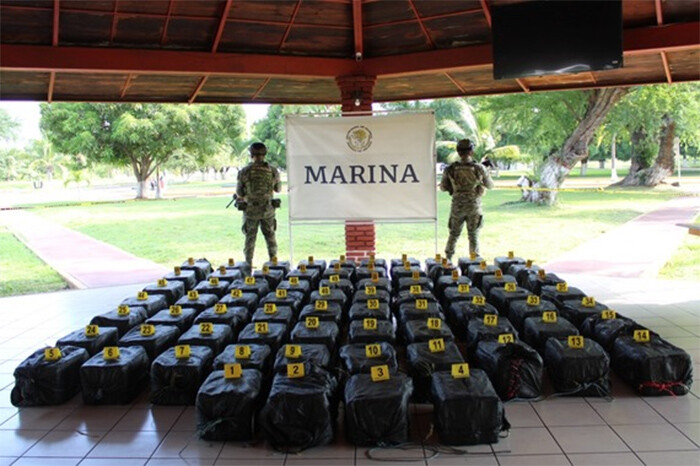 Flotando en el mar de las costas de Michoacán, la Marina halla 1.7 toneladas de clorhidrato de cocaína