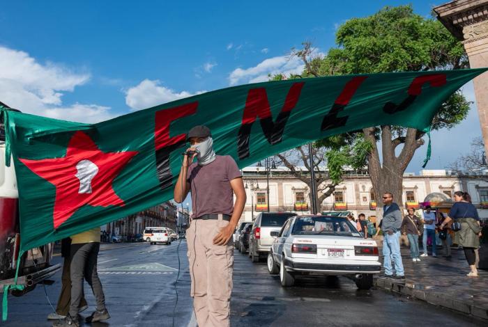 FNLS bloquea Madero para exigir liberación de  compañero detenido en Uruapan