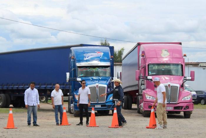 Forma Icatmi a 121 nuevos operadores de tractocamión para el sector logístico de Michoacán