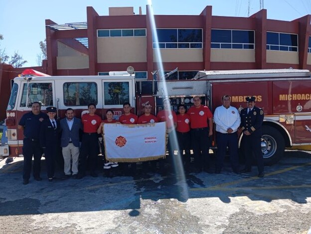 Forman a nueva generación de bomberos certificados en Michoacán