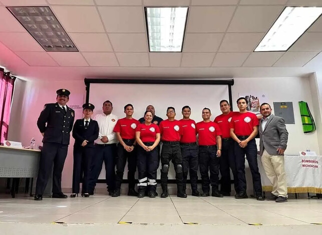 Forman a nueva generación de bomberos certificados en Michoacán