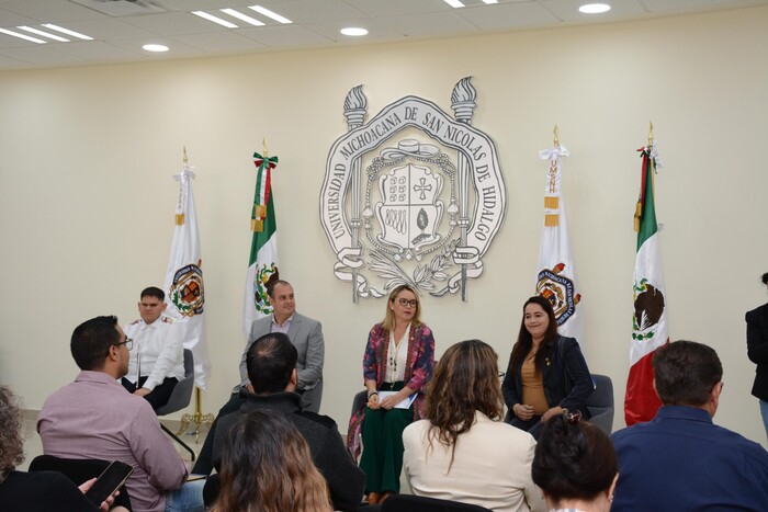 Formemos un equipo fuerte para tener la mejor universidad: Yarabí Ávila