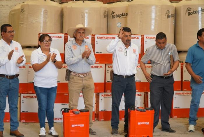 Fortalecen al sector agrícola en Charo con entrega de equipo subsidiado