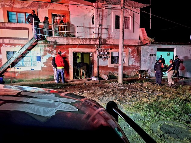 #Foto | Durante pelea hombre golpea a su pareja y esta lo acuchilla, en Uruapan