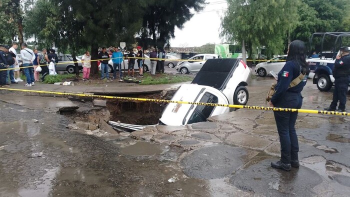 #Foto | ¡Ecatepec bajo amenaza! Inmenso socavón surge después de torrenciales lluvias