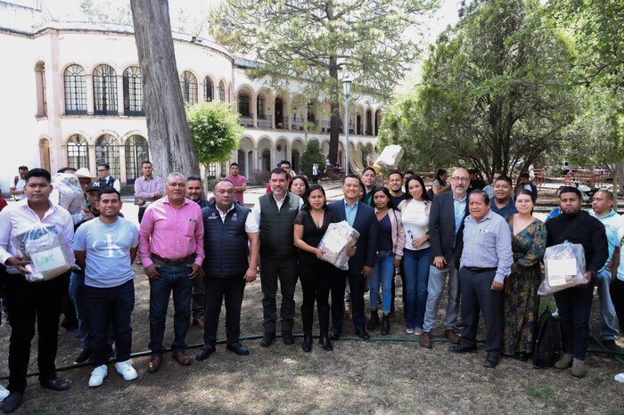 #Foto | Entrega Gobierno de Michoacán uniformes a 13 autogobiernos con kuarichas